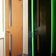 Hazard glow in the dark voorbeeld 5 (deur)